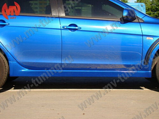 Пороги в стиле EVO Mitsubishi Lancer X (2007-2016) + УСТАНОВОЧНЫЙ КОМПЛЕКТ