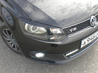 Реснички на фары Volkswagen Polo Sedan (2010 - 2020) + УСТАНОВОЧНЫЙ КОМПЛЕКТ