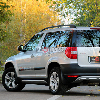 SNOW SILVER. Накладки на пороги Алюминиевый Вид (Взгляд) Skoda Yeti (2013-2018) окрашенный  комплект в серебро + УСТАНОВОЧНЫЙ КОМПЛЕКТ