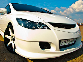 Передний бампер INGS Extreem Honda Civic 4D (2006-2012)