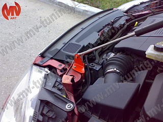 Упор капота Ford Focus C-MAX 1 (2003-2010)