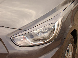 Крашеный комплект. Реснички на фары фигурные var №2 Hyundai Solaris (2010-2013) Цвет Серый SAE + УСТАНОВОЧНЫЙ КОМПЛЕКТ
