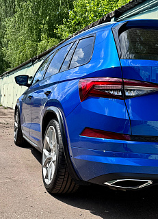 Расширители арок для Skoda Kodiaq (2016-2024) Черный глянец + установочный комплект.