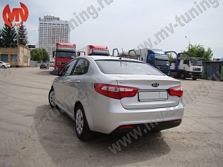 Козырек на стекло Kia Rio III (2011 - 2017) + УСТАНОВОЧНЫЙ КОМПЛЕКТ