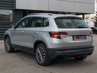 BLACK. Имитация насадок глушителя(выхлопа) крашенные для Skoda Karoq 2017 - 2021