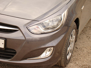 Крашеный комплект. Реснички на фары фигурные var №2 Hyundai Solaris (2010-2013) Цвет Серый SAE + УСТАНОВОЧНЫЙ КОМПЛЕКТ