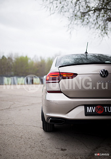 SILVER. Имитация насадок глушителя(выхлопа) крашенные для VW Polo Liftback 2020 - 2023