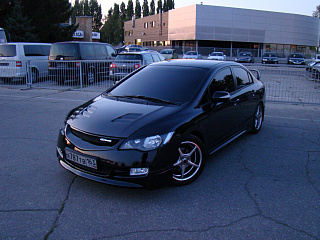 Решетка радиатора(СЕТКА В КОМПЛЕКТЕ) "Mugen Style" Honda Civic 4D (2006-2009) + УСТАНОВОЧНЫЙ КОМПЛЕКТ