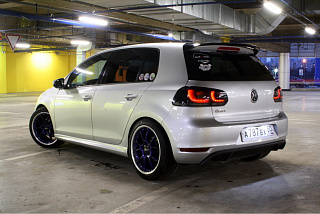 Пороги R-Line VW Golf V (2003-2009) + УСТАНОВОЧНЫЙ КОМПЛЕКТ
