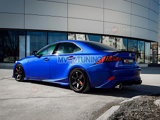 BLACKOUT EDITION. Спойлер крашенный Черный глянец на крышку багажника Lexus IS 3(III) (2013 - 2020) + УСТАНОВОЧНЫЙ КОМПЛЕКТ