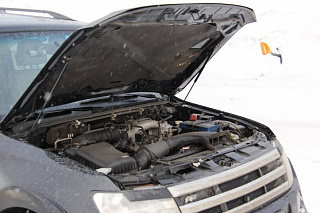 Упор капота двойной для Mitsubishi Pajero (4th generation) 2006-2017