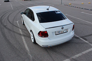 BLACKOUT EDITION. Лип спойлер "RedLine" крашенный Черный глянец VW Polo Sedan (2010 - 2020) + УСТАНОВОЧНЫЙ КОМПЛЕКТ