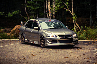 Передний бампер Mitsubishi Lancer 9 IX в стиль EVO (2003-2009)