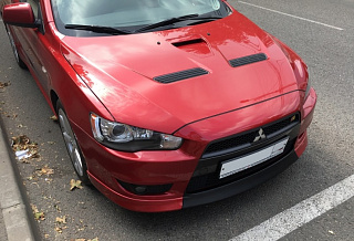 Средняя вставка между передними клыками широкая Mitsubishi Lancer X (2007-2016)