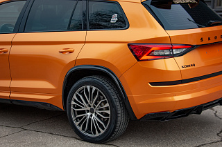 Расширители арок для Skoda Kodiaq (2016-2024) Черный глянец + установочный комплект.