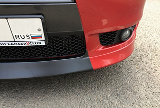 Средняя вставка между передними клыками широкая Mitsubishi Lancer X (2007-2016)